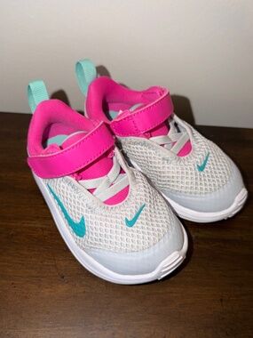 Nike Baby Water Mesh Sneakers Pink and White Size 5C Toddler Shoes Pre-owned EUC